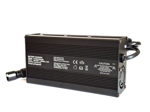 Ladegerät 43,2V 5A 210 Watt für 36V LiFePo4 Akkus Aktiver Lüfter XT-90 weiblich