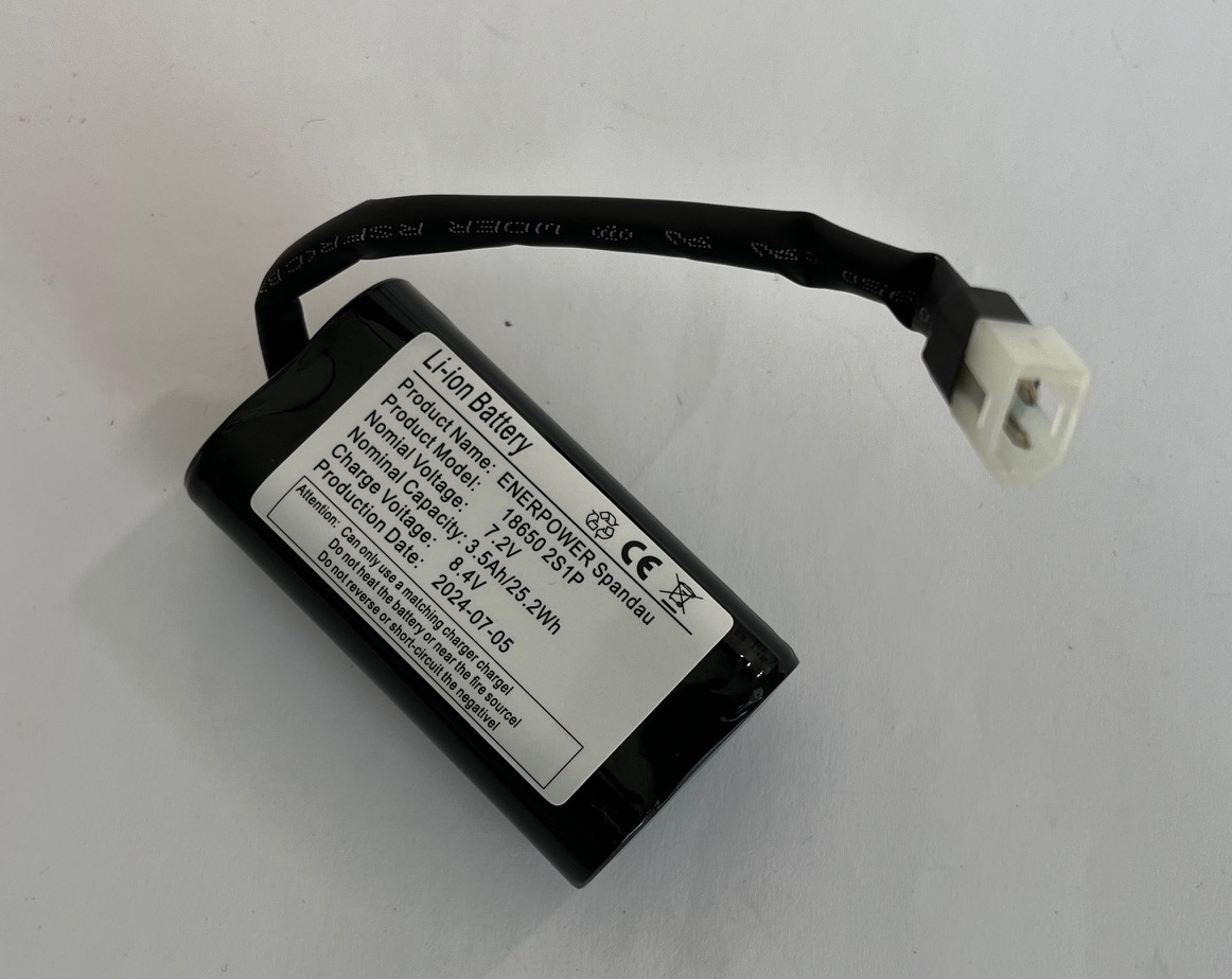 ENERpower Spandau Akku 7,4V 3450 mAh Molex mit Ladestandanzeige